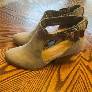 Cato Women’s Gray Suede Booties Size 9
